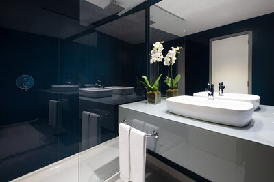 Tivoli_Oriente_Junior_Suite_Bathroom_1800_2-8688x5792