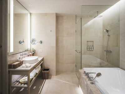 Avani_Plus_Khao_Lak_Resort_Guest_Room_Two_Bedroom_Family_pool_Suite_Bathroom