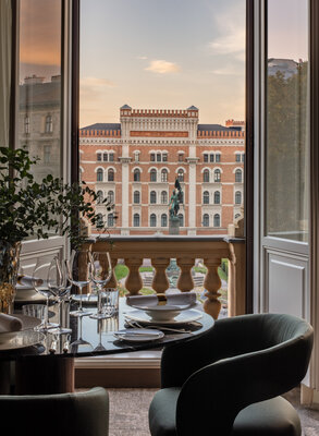Anantara_Palais_Hansen_Vienna_Hotel_Guest_Room_ANANTARA_SUITE_KING_Living_Room_Detail_View_01