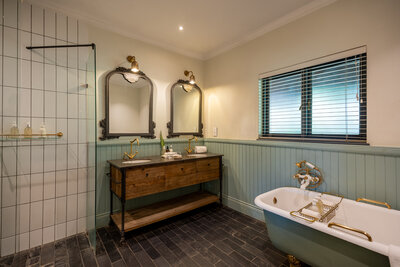 Anantara Stanley_&_Livingstone_Victoria_Falls_Hotel_Bathroom