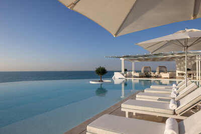 Anantara_Santorini_Abu_Dhabi_Retreat_Pool_Sunset_2