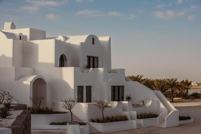 Anantara_Santorini_Abu_Dhabi_Retreat_Building