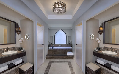 Qasr_Al_Sarab_Desert_Resort_by_Anantara_Guest_Room_Sahra_Bathroom