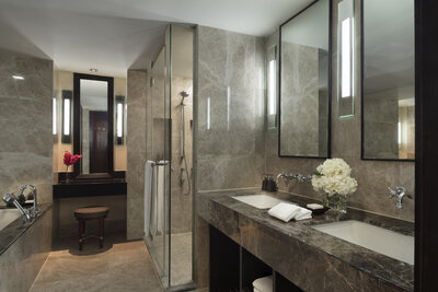 Anantara_Riverside_Bangkok_Resort_Guest_Room_Deluxe_Junior_Suite_Bathroom (1)