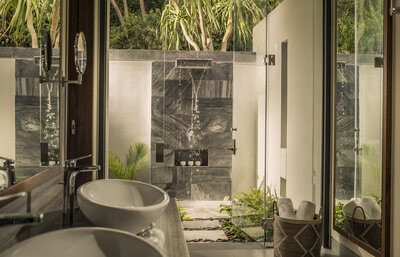 Anantara_Quy_Nhon_Villas_Guest_Room_Ocean_View_Pool_Villa_Outdoor_Bathroom_With_Shower_And_Double_Vanity-8081x5197