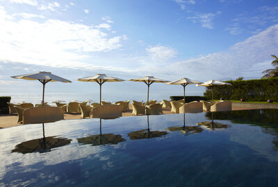 Anantara_Mui_Ne_Resort_Pool_view_Sunbeds_Infinity_Pool-5665x3818