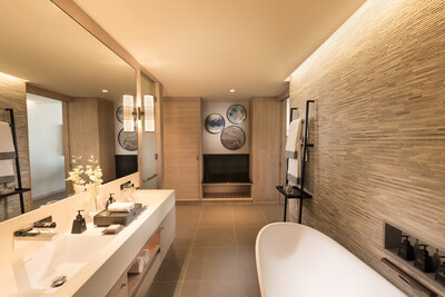 Anantara_Iko_Mauritius_Resort_And_Villas_Guest_Room_Garden_View_Suite_Bathroom-7842x5228