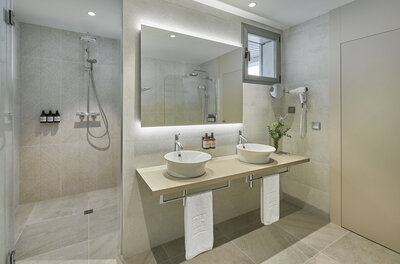 NH_Alicante_Room_Bathroom_Junior_Suite_New_Style_Double_General_View