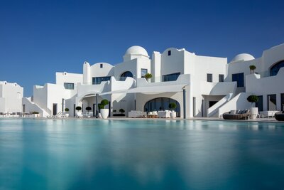 604713-Anantara_Santorini_Abu_Dhabi_Retreat_Exterior-f31f54-original-1753873006.jpeg