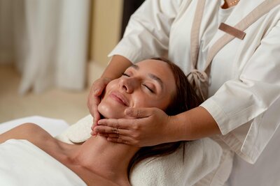 Qasr_Al_Sarab_Desert_Resort_by_Anantara_Facial_Treatment.jpg