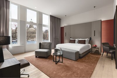 Anantara_Grand_Hotel_Krasnapolsky_Amsterdam_Grand_Deluxe_room_with_Dam_view