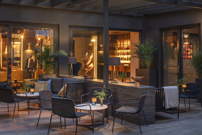 Anantara_Grand_Hotel_Krasnapolsky_Amsterdam_Bar_The_Tailor_patio_exterior_night-8688x5792