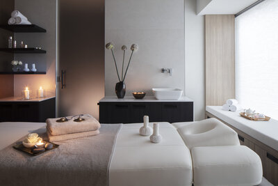 Anantara_Grand_Hotel_Krasnapolsky_Amsterdam_Spa_Treatment_Room_Wide_Shot-8688x5792