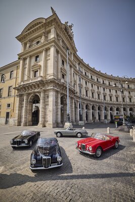 Lancia Aurelia B24 Convertible Parade with Anantara Palazzo Naiadi Rome backdrop.jpg