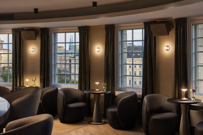 NH_Collection_Helsinki_Grand_Hansa_Bar_Kupoli_interior_flowers_cosy_light_view.jpg