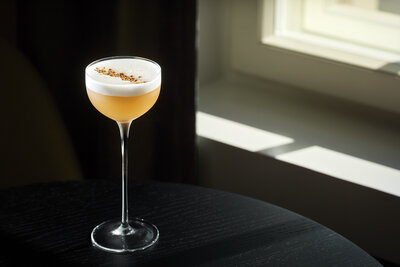 NH_Collection_Helsinki_Grand_Hansa_Gastronomy_Kupoli_bar_detail_cocktail_bee_waxed_sidecar.jpg