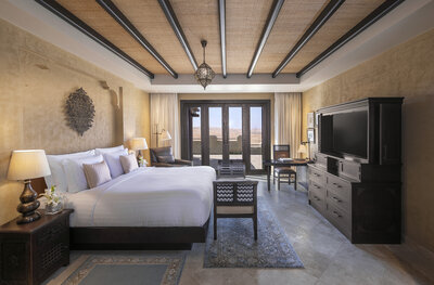 Qasr_Al_Sarab_Desert_Resort_by_Anantara_Guest_Room_Two_Bedroom_Villa_Bedroom-6720x4422