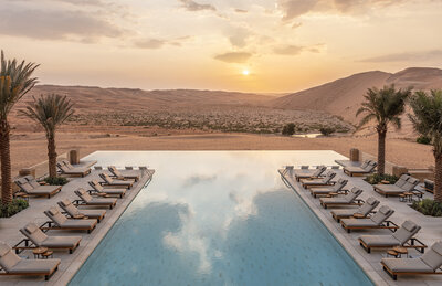 Qasr_Al_Sarab_Desert_Resort_by_Anantara_Infinity_Pool_Sunset