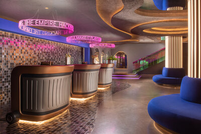 nhow_Roma_Lobby_And_Reception_Sofa_And_Columns