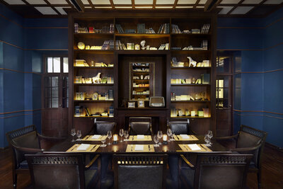 Anantara_Chiang_Mai_Resort_Restaurant_The_Service_1921_Secret_Agent_Room_Bookshelf-5616x3744