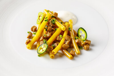 Maccheroncini al ferretto cotti in un fondo di Madeira, ragout eritreo e Parmigiano 24 mesi (1).jpg