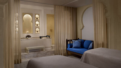 Anantara_Siam_Bangkok_Hotel_Spa_massage_room_with_couple (2)