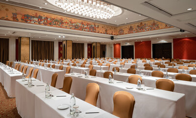 Anantara_Siam_Bangkok_Hotel_Meeting_Room_Grand_Ballroom_Classroom_Setup