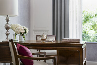 Anantara_Siam_Bangkok_Hotel_Guest_Room_Deluxe_Room_Desk_with_Garden_View