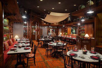 Anantara_Siam_Bangkok_Hotel_Restuarant_Spice_Market_Interior_Full_View