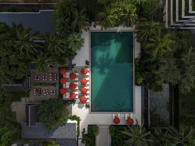 Anantara_Siam_Bangkok_Hotel_Pool_View_Exterior