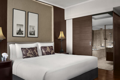 Anantara_Riverside_Bangkok_Resort_Guest_Room_Deluxe_Room