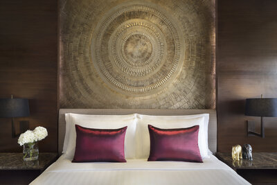 Anantara_Riverside_Bangkok_Resort_Guest_Room_Anantara_Riverfront_Suite_Headboard
