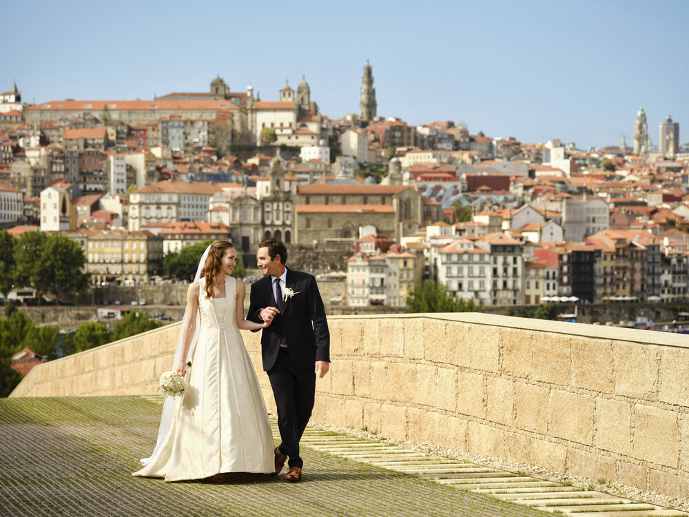 Tivoli_Kopke_Porto_Gaia_Hotel_Lifestyle_Weddings_Bride_Groom_Walking_View_4 (1).jpg