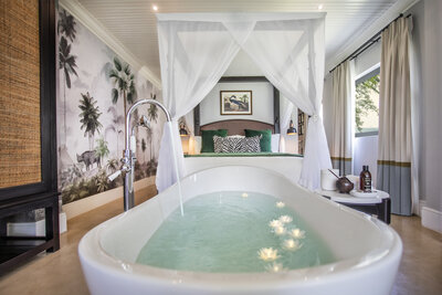 The_Royal_Livingstone_Hotel_by_Anantara_Livingstone_Junior_Suite_Bathtub