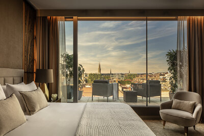 Anantara_New_York_Palace_Budapest_Hotel_Guest_Room_Grand_Premium_Room_With_Terrace_New_Wing_Bedroom_Window_Terrace_Straight_Out_Night-8502x5668
