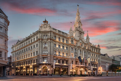 Anantara_New_York_Palace_Budapest_Hotel_Exterior_View_Hero_Twilight-8594x5729