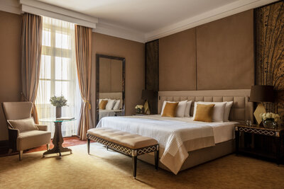Anantara_New_York_Palace_Budapest_Hotel_Room_premium_interior_Interconnecting_Presidential_Suite_Premium_Room_king_Bed