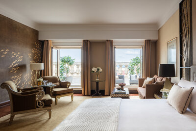 Anantara_New_York_Palace_Budapest_Hotel_Guest_Room_Junior_Suite_With_Terrace_Historical_Wing_Bedroom-8688x5792