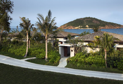 Anantara_Quy_Nhon_Villas_Exterior_View_Beachfront_Pool_Villa_With_Quy_Nhon_Bay_In_Background-6000x4101