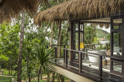 Anantara_Quy_Nhon_Villas_Exterior_View_Anantara_Spa_Double_Treatment_Room_With_Bathtub-7944x5287