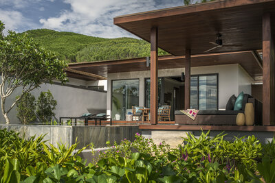 Anantara_Quy_Nhon_Villas_Guest_Room_Oceanfront_Villa_Exterior_View_Garden_And_Outdoor_Seating_On_Pool_Deck-7952x5304