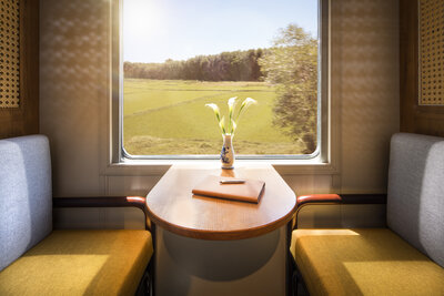 The_Vietage_Train_Interior (2)