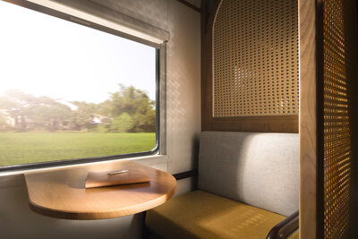 The_Vietage_Train_Interior (4)