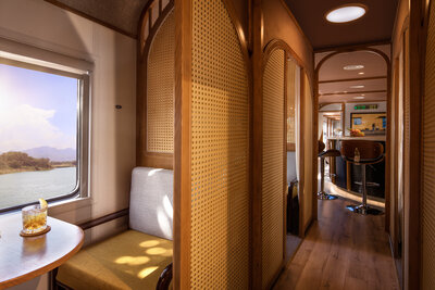 The_Vietage_Train_Interior (1)