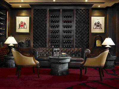 Anantara_Riverside_Bangkok_Resort_Restaurant_Elephant_Bar_Sofa-5436x4080