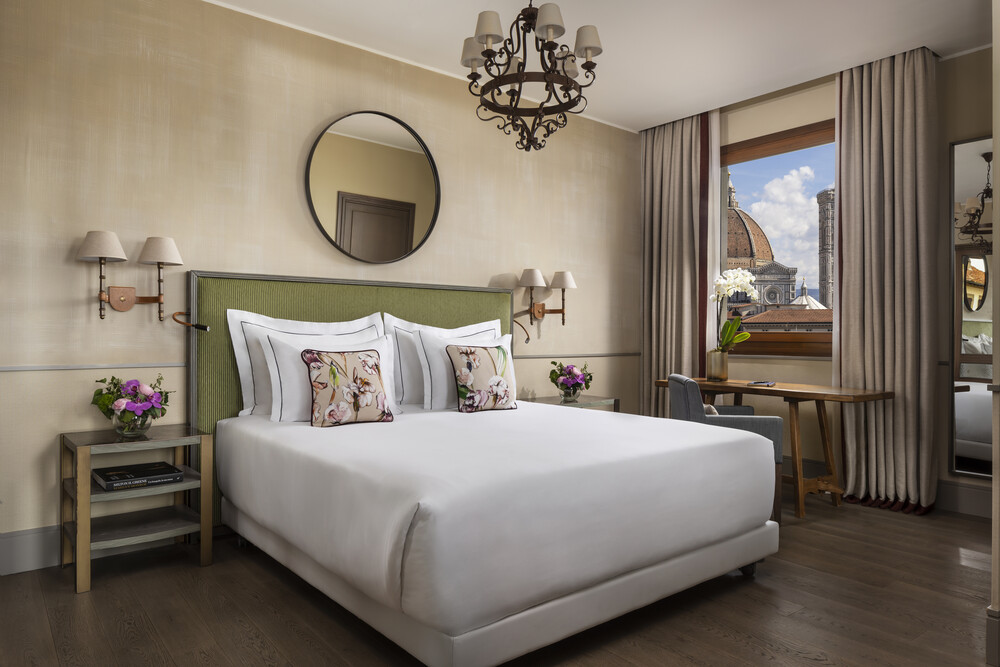 Tivoli_Palazzo_Gaddi_Guest_Room_Junior_Suite_w_terrace_and_view_Bedroom-5040x3360.jpg