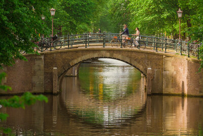 Tivoli_Doelen_Amsterdam_Experiences_Cycling_Bicyle_Canal_Couple-4500x3000