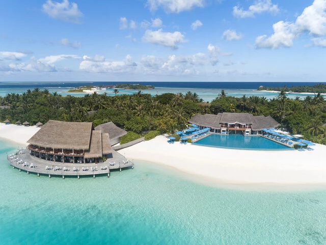 Anantara_Dhigu_Maldives_Resort_Exterior_View_Aerial_Shot_of_the_Resort