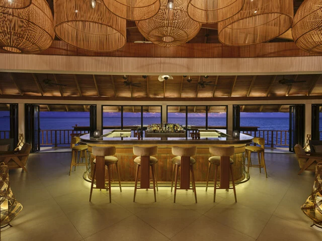 Anantara_Dhigu_Bar_Yellow_Fin_Club_Interior_Bar_Counter-11648x8736