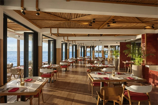 Anantara_Dhigu_Restaurant_Sea_Fire_Salt_Interior_Day-8195x5467